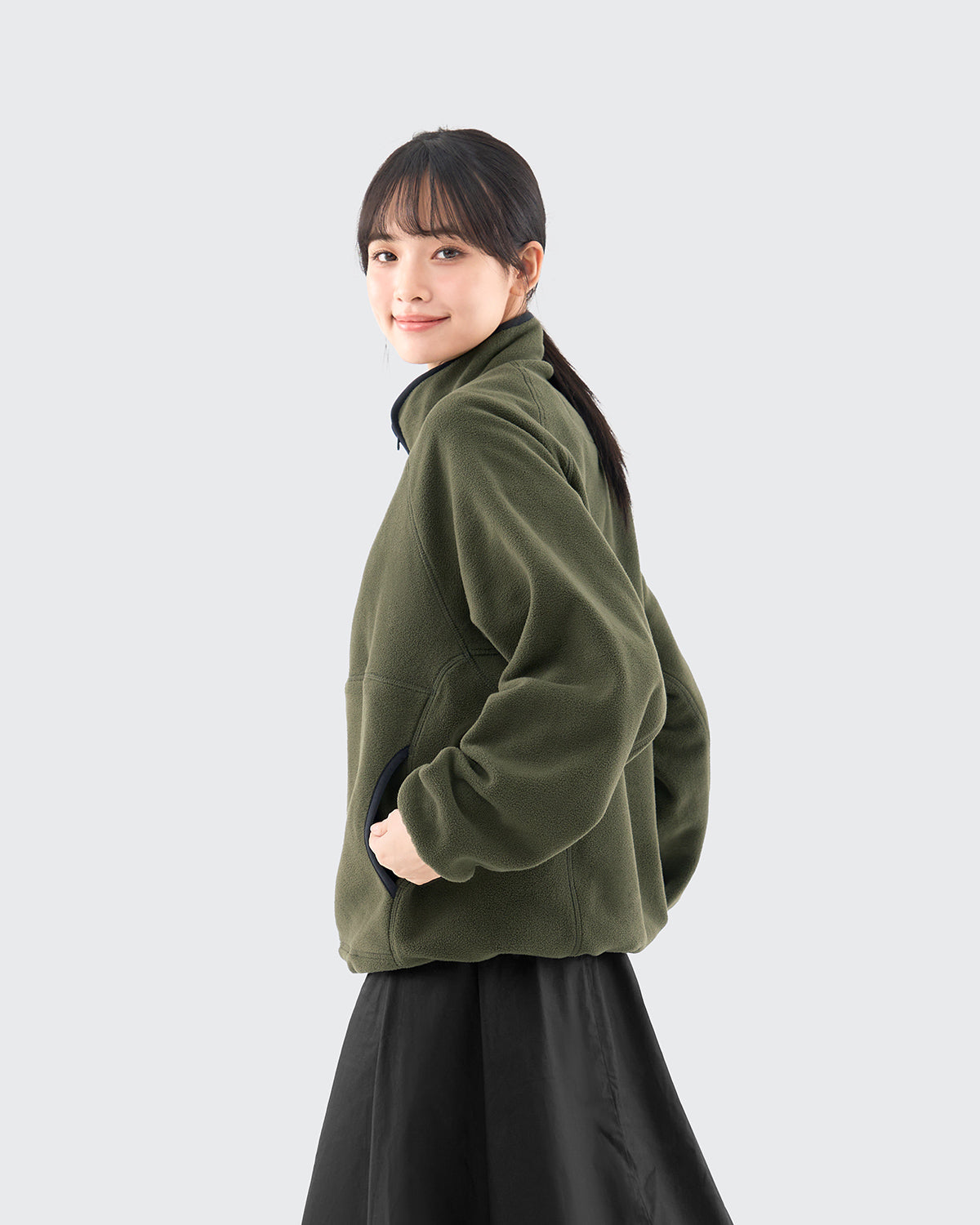 #カラー_カーキ